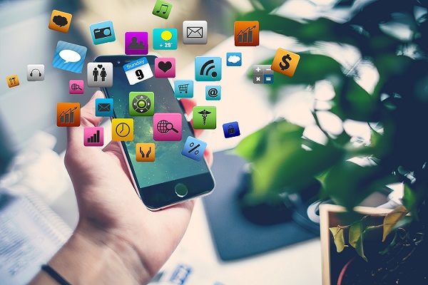 Não se trata de mobile x desktop, e sim in-app x web