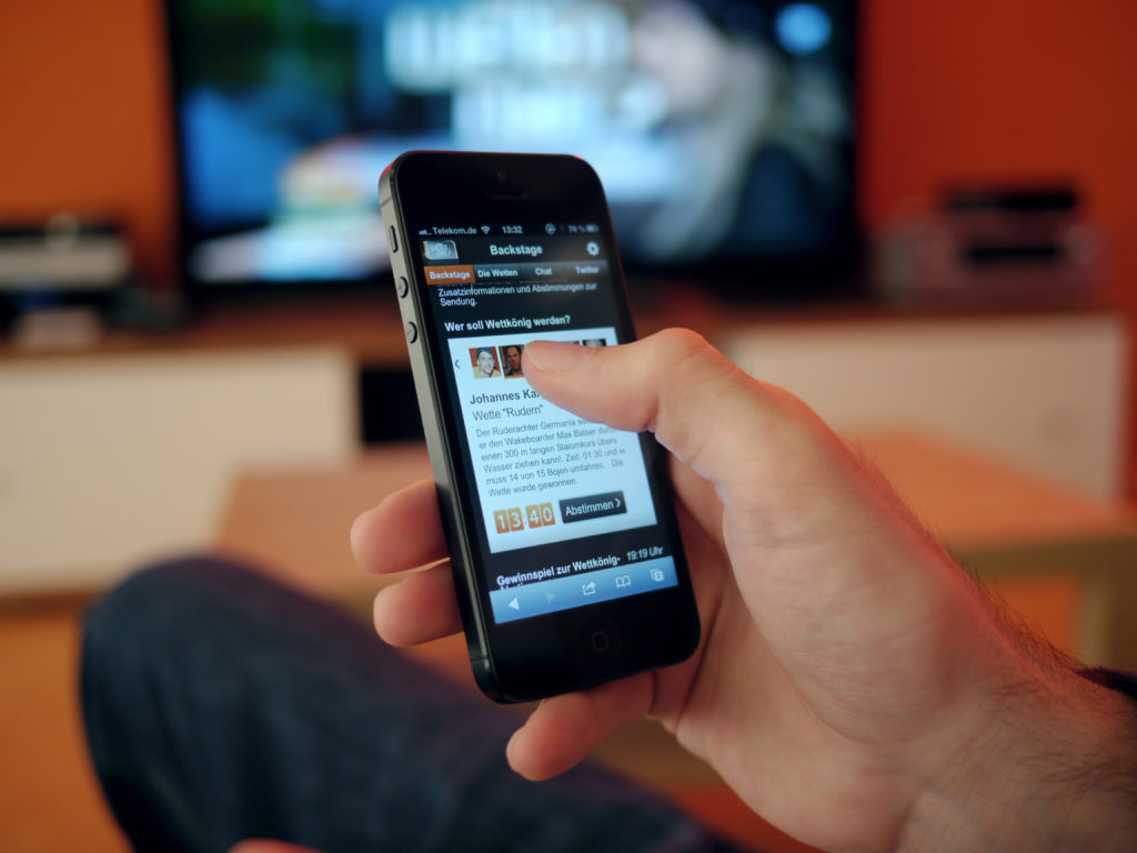 Segunda tela: sincronização da publicidade televisiva com mobile é aposta da YDigital para 2017