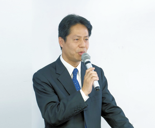 坂井 康文氏