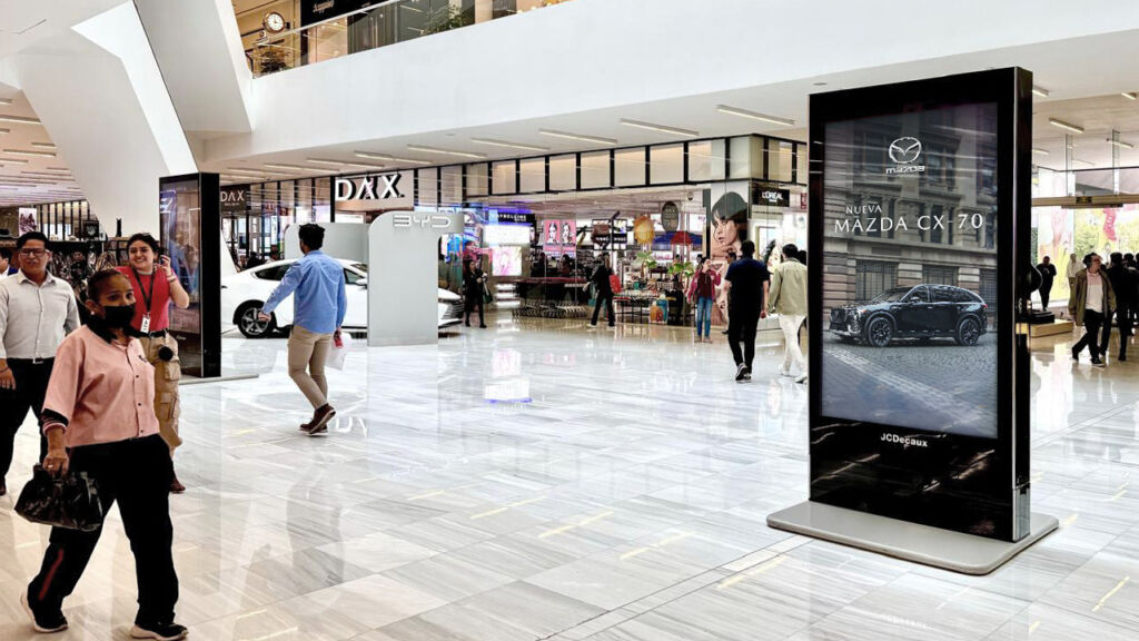 Driving Results: VIOOH & JCDecaux Mexico Elevate the Mazda CX-70 Launch Through Programmatic DOOH Campaign